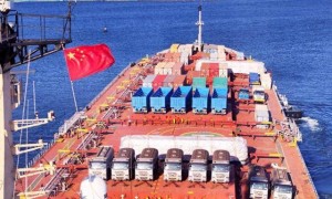 胡塞疯狂开火，美航母一溜烟跑路，关键时刻还得中国主持大局